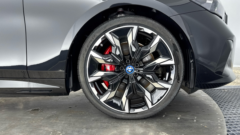 BMW 5 Series 550e xDrive M Sport Pro 4dr Auto [Tech+/Comfort+] Saloon